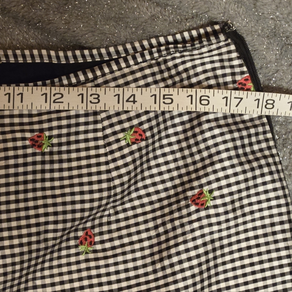 Peter Martin Black & White Checkered Pants with Fun Strawberry Accents - Size 12 - Picture 4 of 6